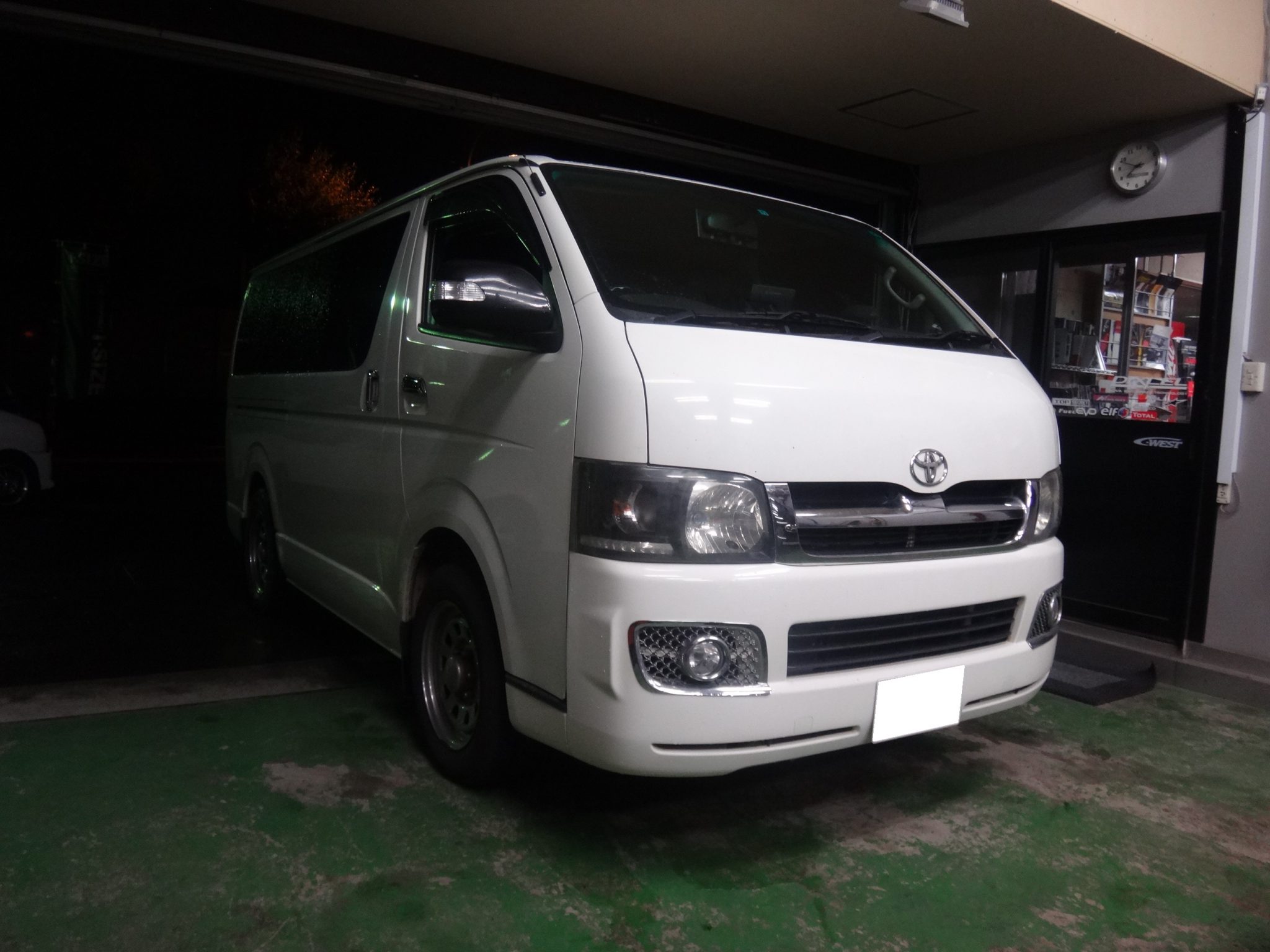 トヨタ HIACE ハイエースV KDH205V