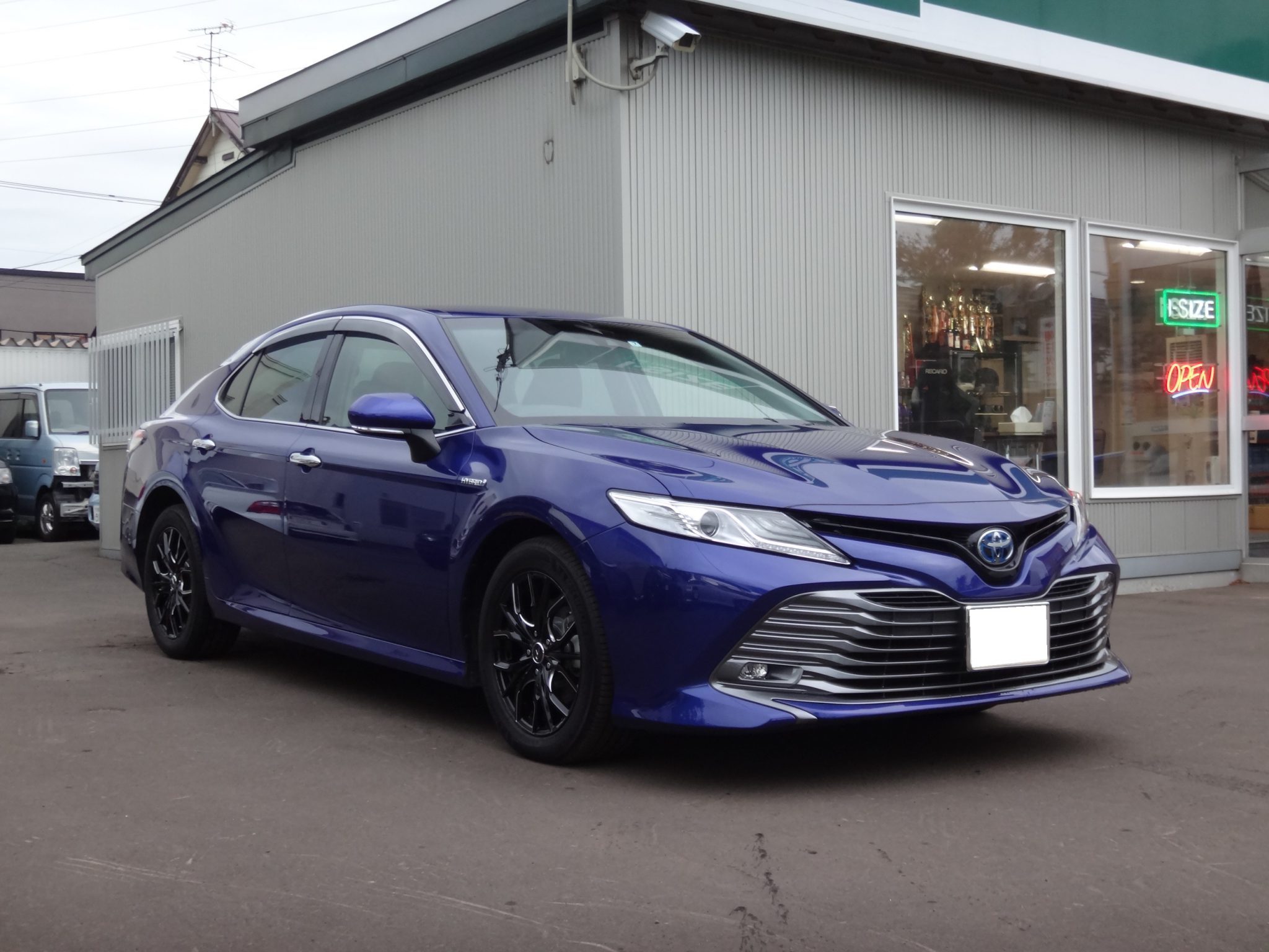 TOYOTA トヨタ CAMRY カムリハイブリッド AXVH70